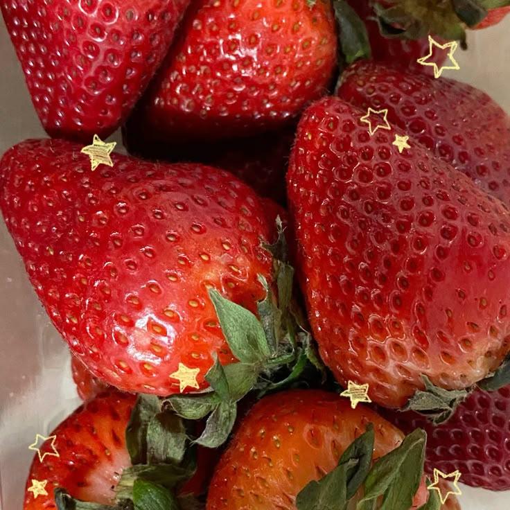 Rustic Berry Bounty – Nature's Sweet Selection